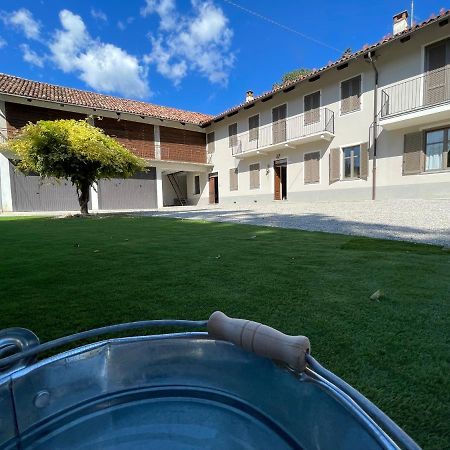 Al Laghetto La Morra Bed & Breakfast Bagian luar foto