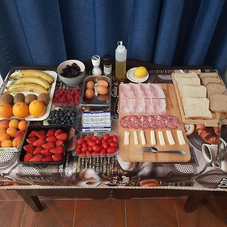 Al Laghetto La Morra Bed & Breakfast Bagian luar foto