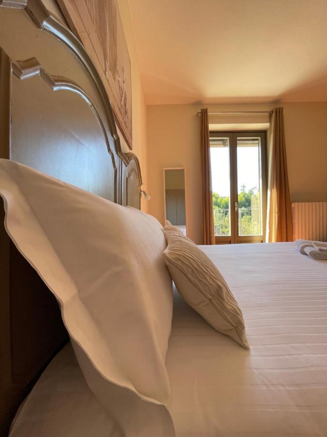 Al Laghetto La Morra Bed & Breakfast Bagian luar foto