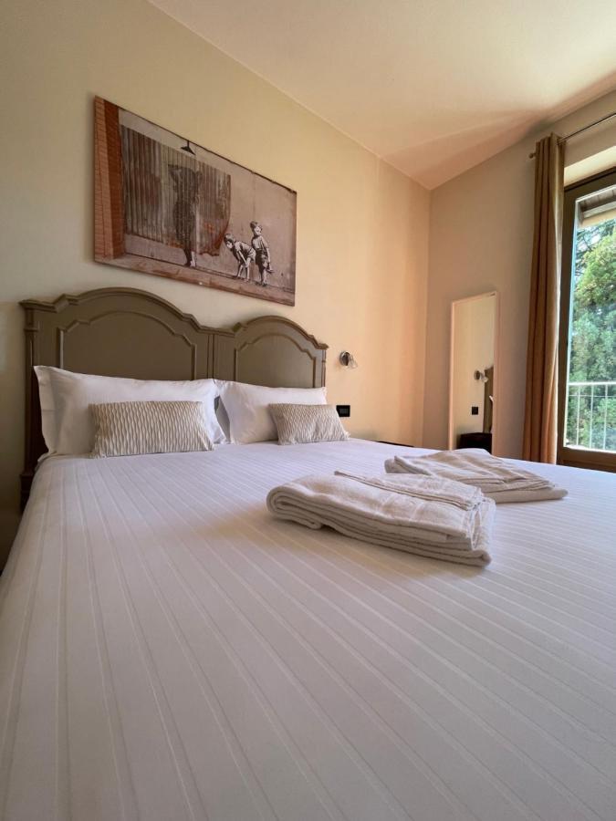 Al Laghetto La Morra Bed & Breakfast Bagian luar foto