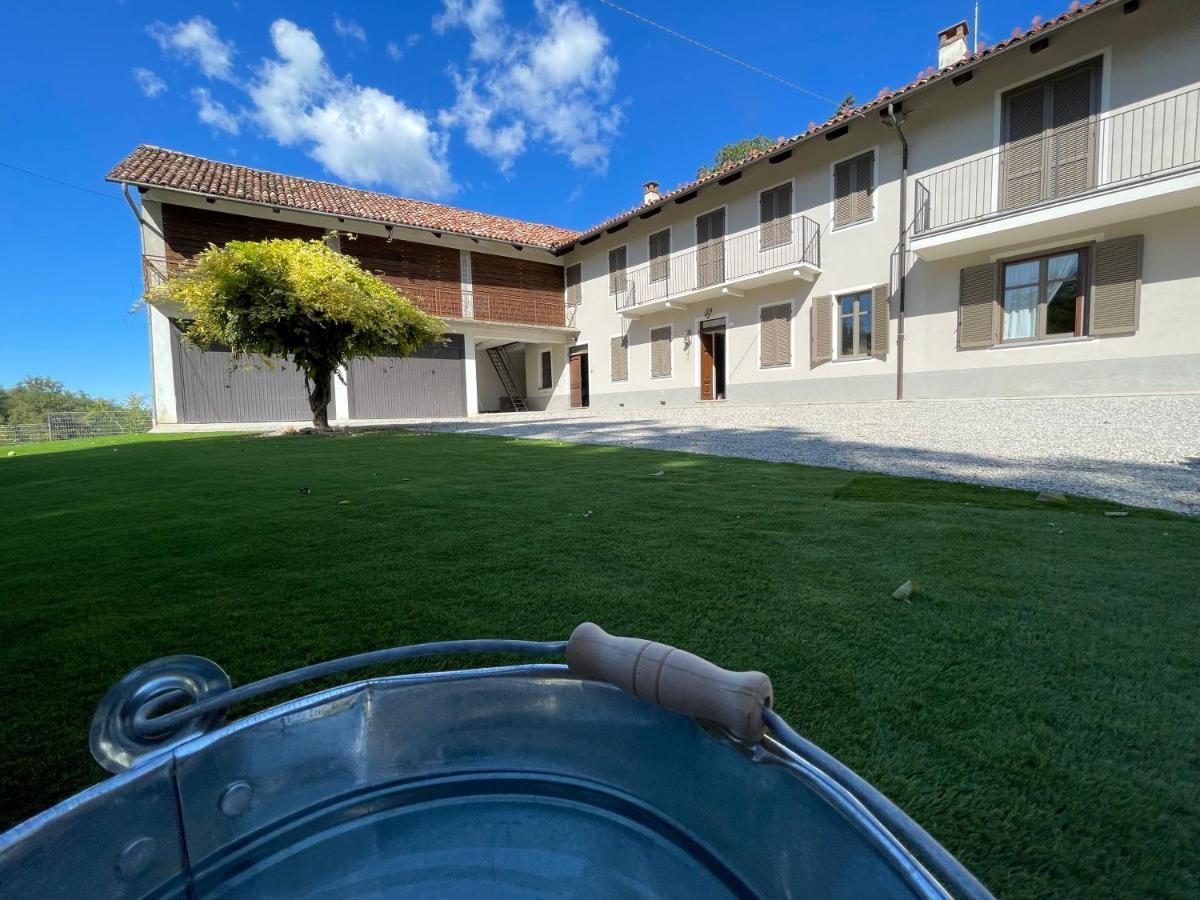 Al Laghetto La Morra Bed & Breakfast Bagian luar foto