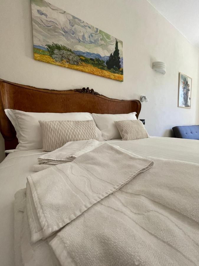 Al Laghetto La Morra Bed & Breakfast Bagian luar foto