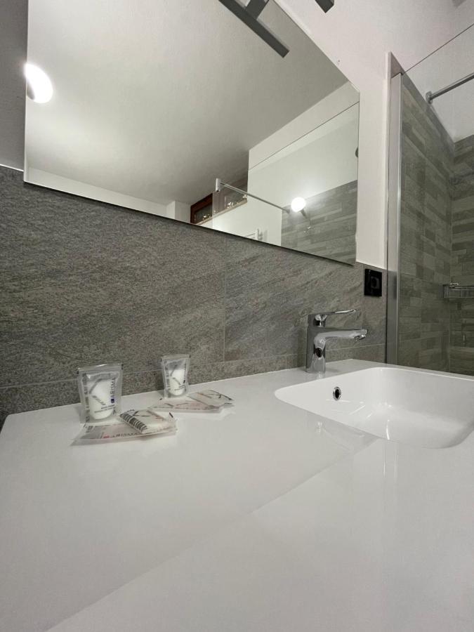 Al Laghetto La Morra Bed & Breakfast Bagian luar foto