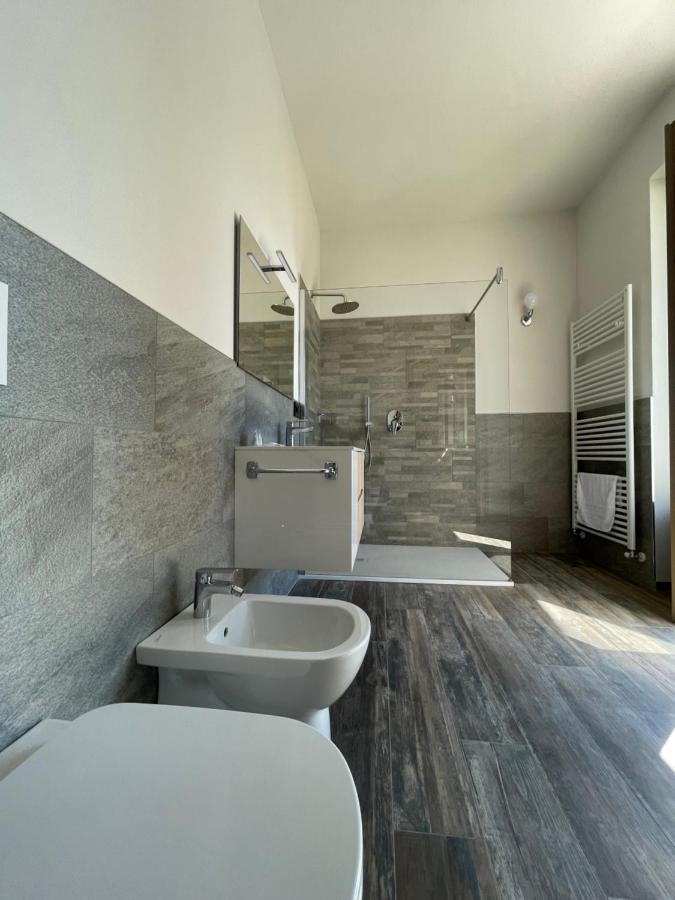 Al Laghetto La Morra Bed & Breakfast Bagian luar foto