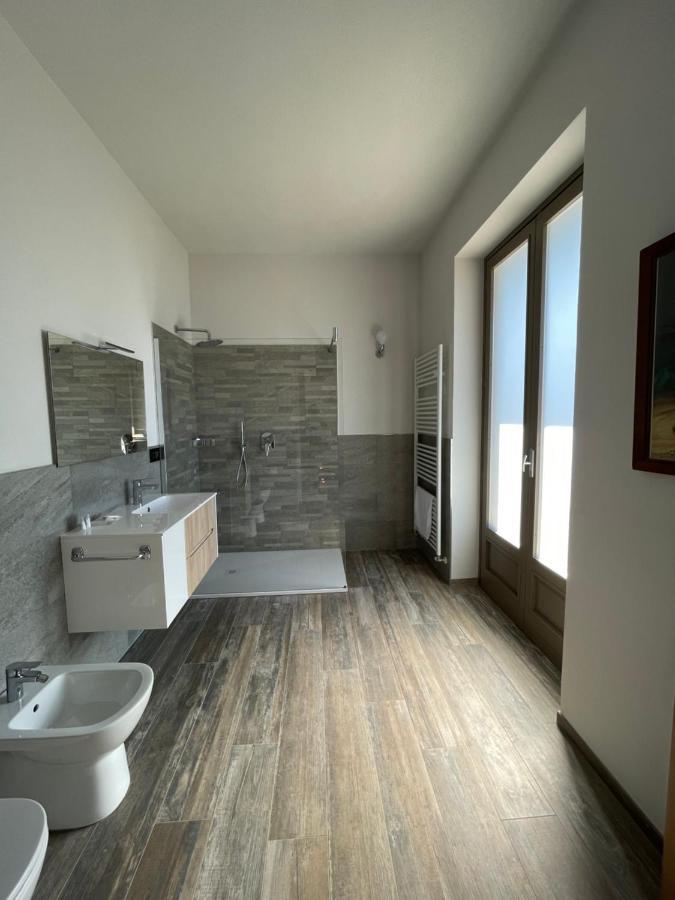 Al Laghetto La Morra Bed & Breakfast Bagian luar foto