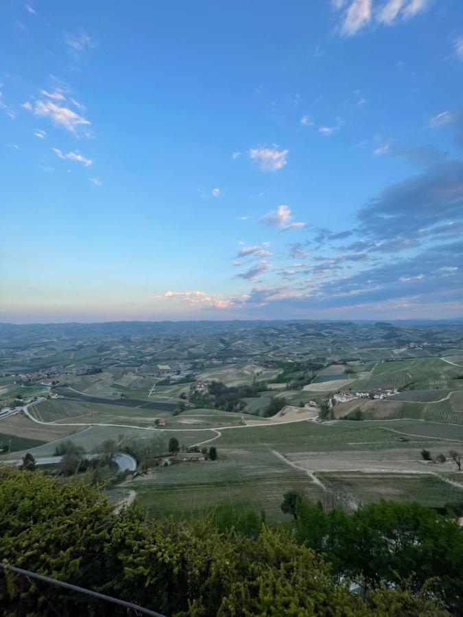 Al Laghetto La Morra Bed & Breakfast Bagian luar foto
