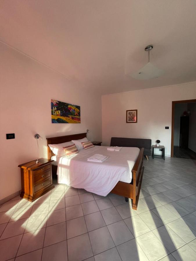 Al Laghetto La Morra Bed & Breakfast Bagian luar foto