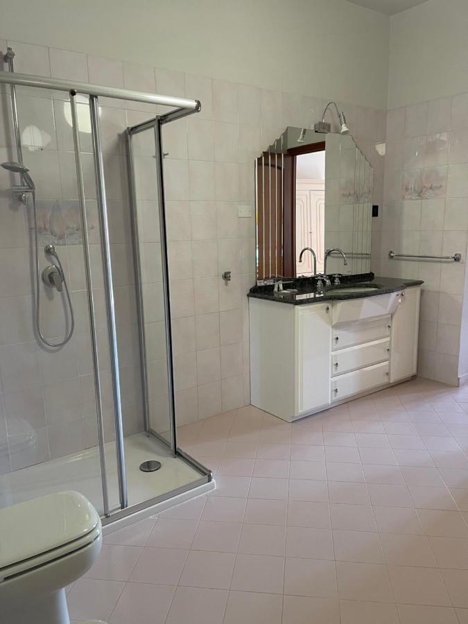 Al Laghetto La Morra Bed & Breakfast Bagian luar foto