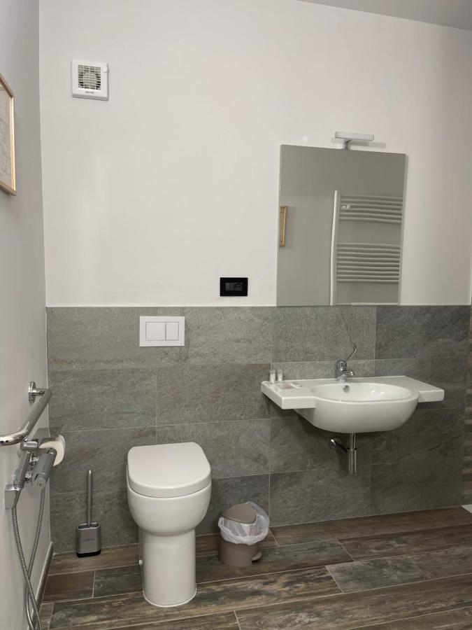 Al Laghetto La Morra Bed & Breakfast Bagian luar foto