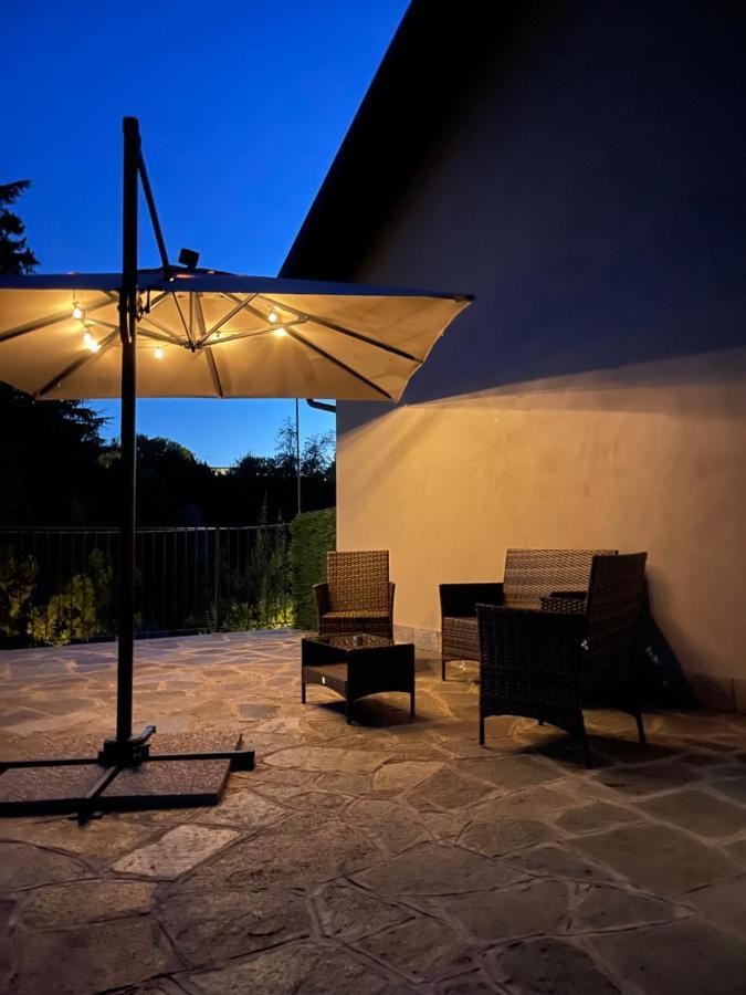 Al Laghetto La Morra Bed & Breakfast Bagian luar foto